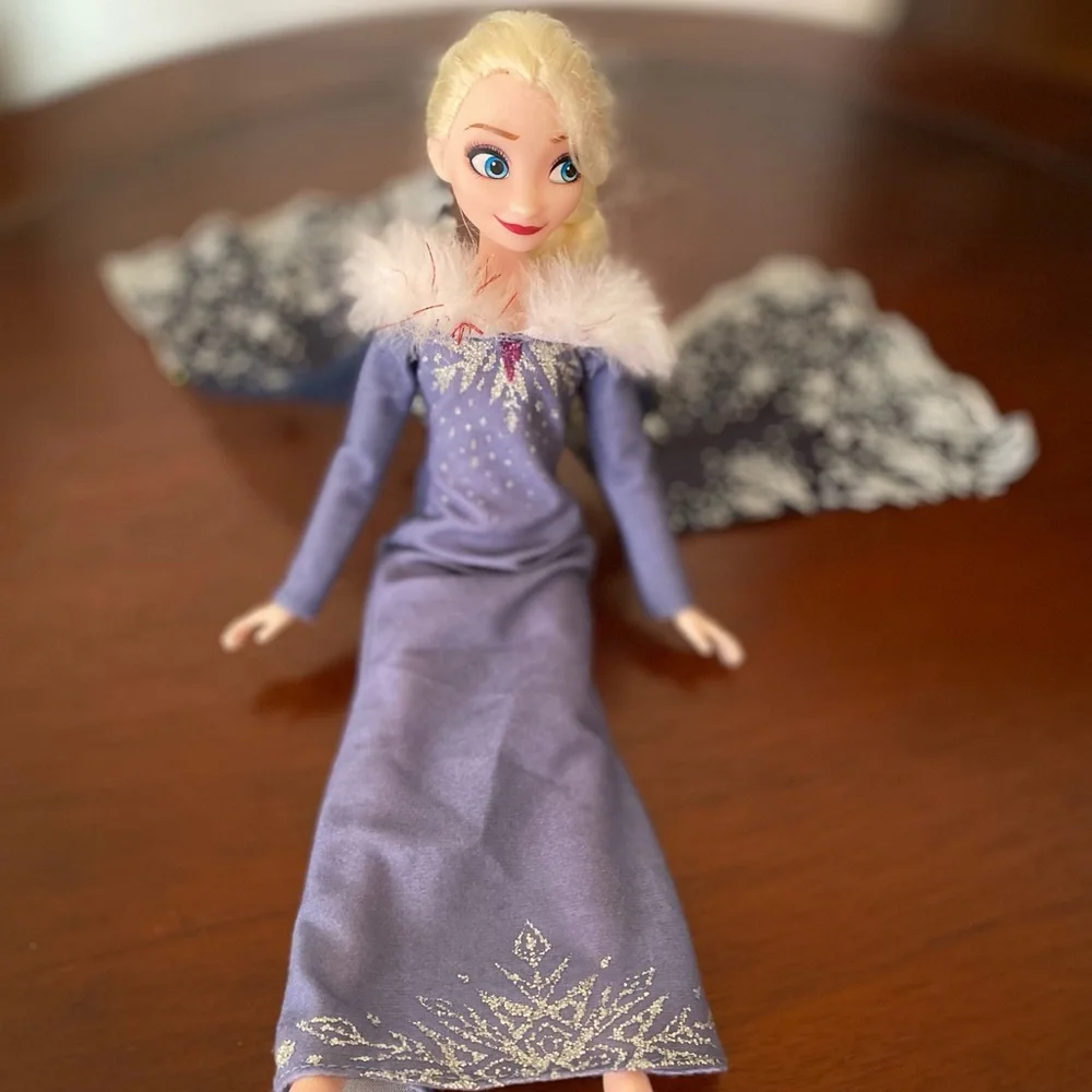 Disney Store Olaf's Frozen Adventure Elsa Doll